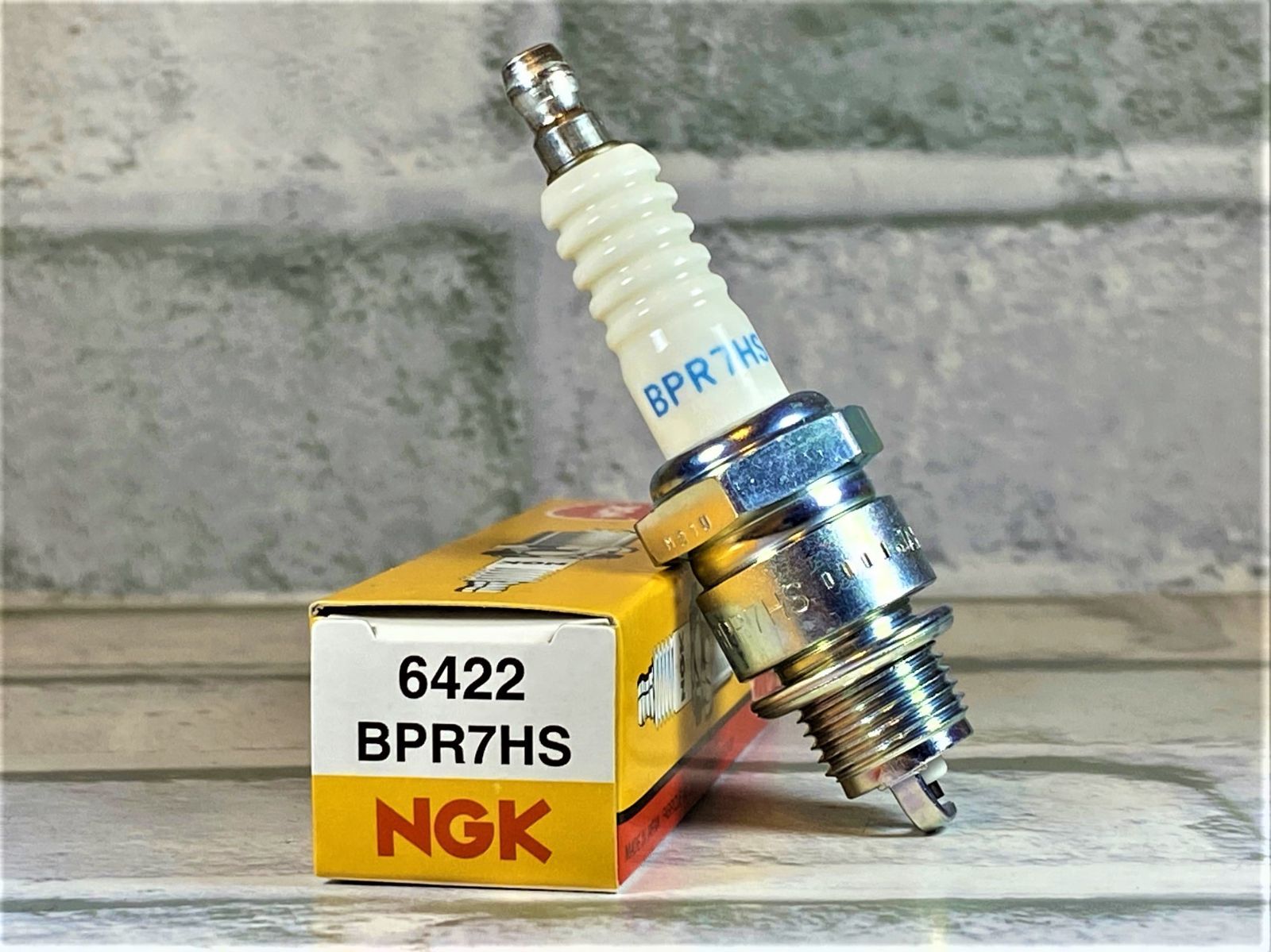 ＮＧＫ　ＢＰＲ７ＨＳ　４本セット　ヤマハ　アクシスプロフィット９０　３ＶＲ３、４　９２ー　適合　新品！