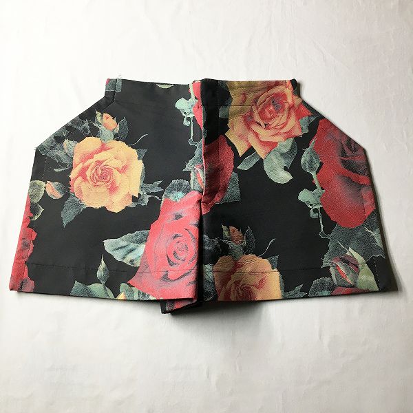 希少 2012AW コレクション COMME des GARCONS コムデギャルソン 二次元 薔薇  ワイドショートパンツS//ブラック-.【2400030001653】