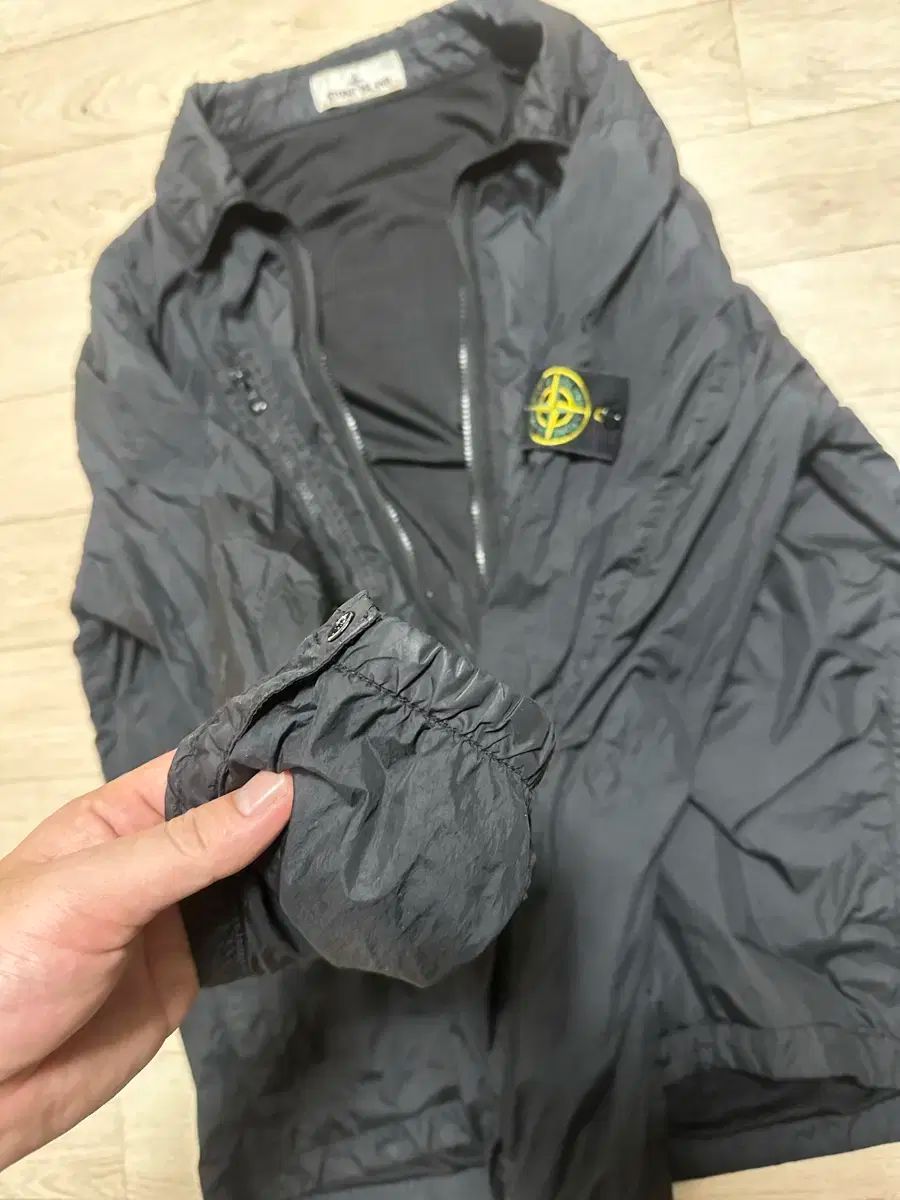 STONE ISLAND(ストーンアイランド) ウインドブレーカー - メルカリ