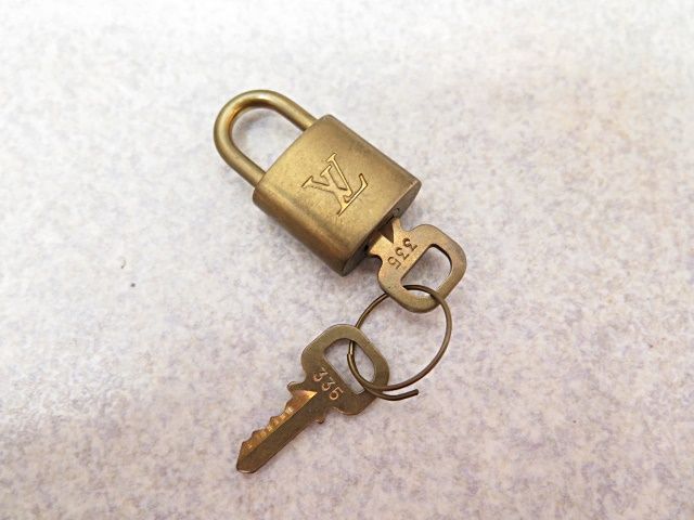 美品！Louis Vuitton 南京錠 鍵付きナンバー335 LOUIS VUITTON ルイヴィトン カデナ 南京錠 パドロック 335 鍵2
