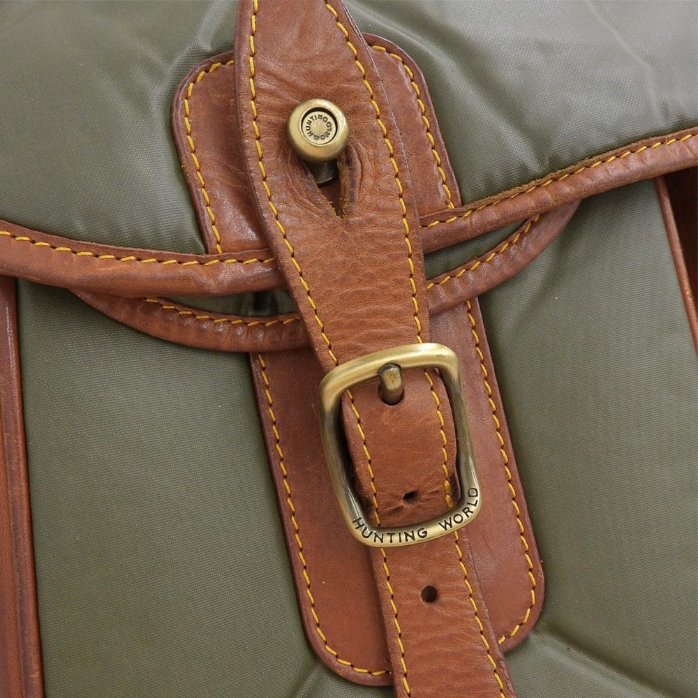 美品 ハンティングワールド HUNTING WORLD 現行タグ バチューサーパス  