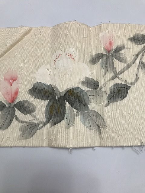 名古屋帯 正絹 白地に枝花模様 ヒゲ紬 髭紬 お太鼓柄 落款 名古屋帯 正絹 白地に枝花模様 ヒゲ紬 髭紬 お太鼓柄 落款