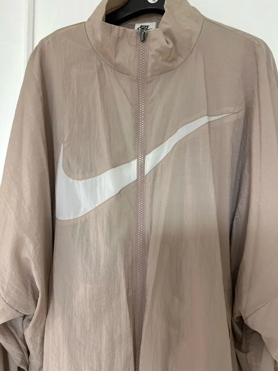 NIKE ナイキ エッセンシャル スウッシュ ウィンドブレーカー ミディアム GULLKHAN_COM