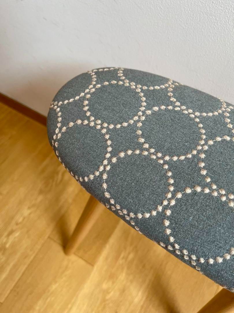 三島家具 ミナペルホネンの生地を使ったちょい掛けスツール coupe （コッペ） Coupe（コッペ）/キッチンスツール /dop tambourine｜三島家具