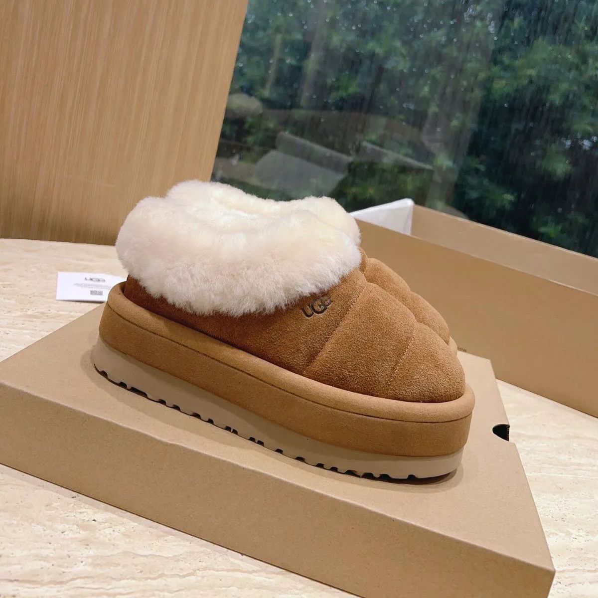 美品 UGG アグ タズリータ Tazzlita 24cm 厚底 ファー