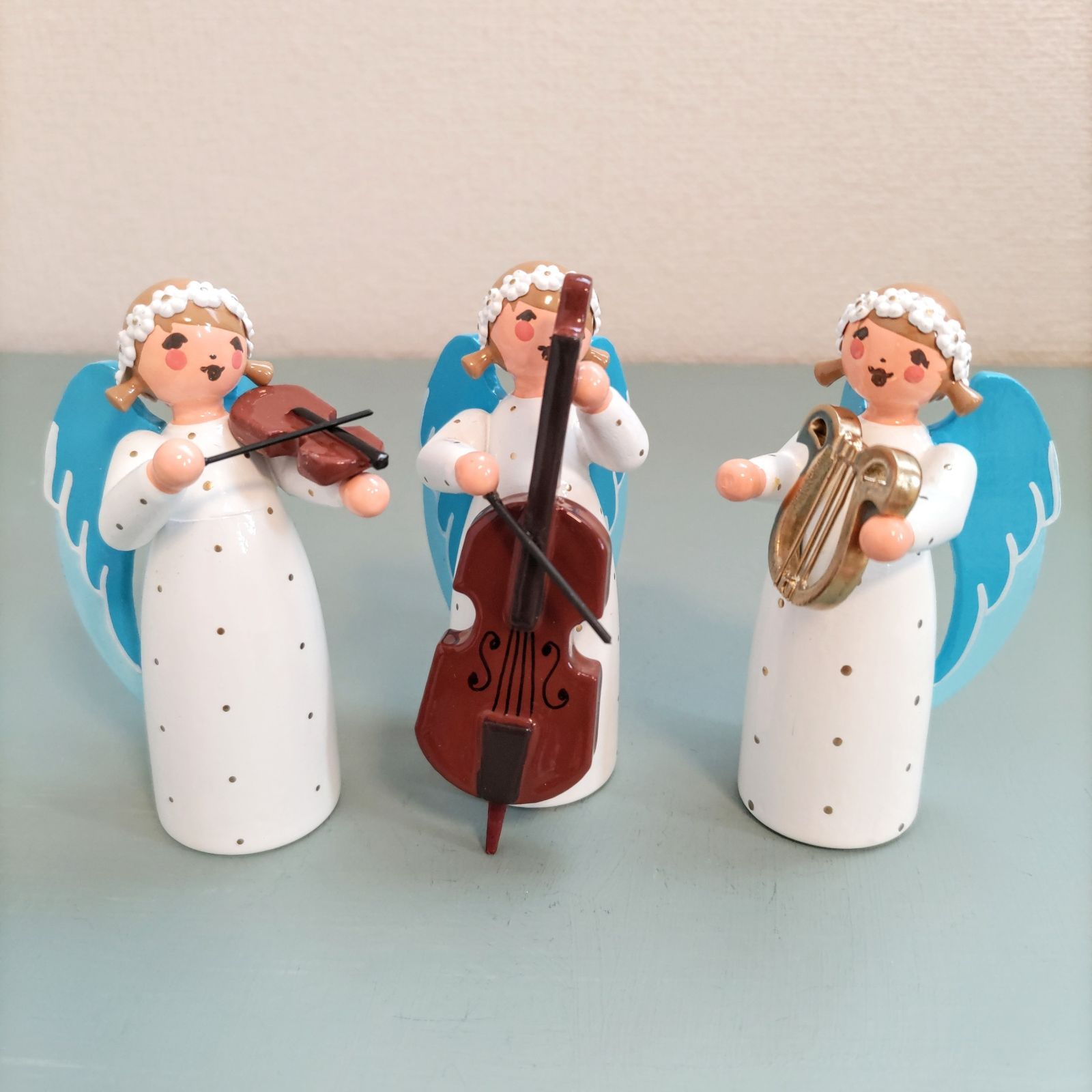 花かんむりの天使 ヴァイオリン ドイツ木工芸品 ドイツ雑貨 ミニチュア 木製人形 エンジェル 楽器 メルカリShops