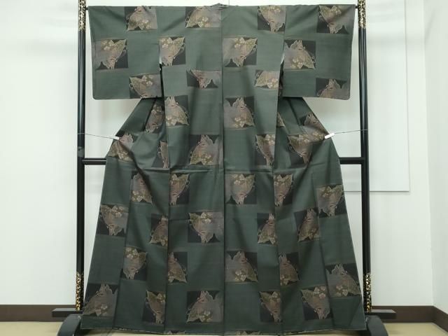 平和屋着物■極上　本場大島紬　9マルキ　市松舞蝶文　逸品　未使用　CZAA2989s5 平和屋着物□極上 本場大島紬 9マルキ 市松舞蝶文 逸品 未使用