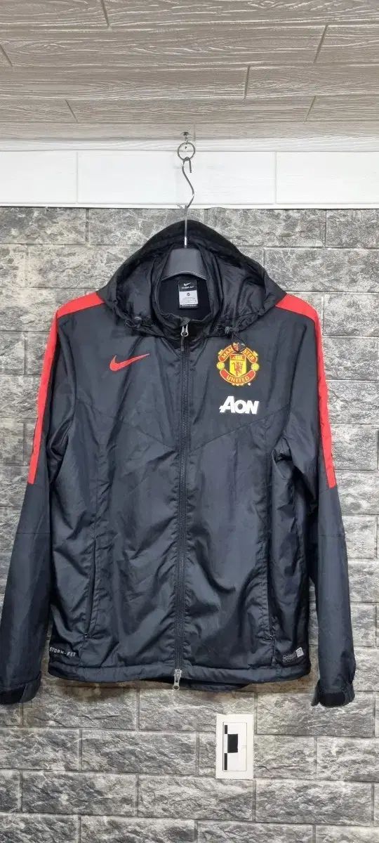 ナイキ マンチェスターユナイテッド フリースジャケット XLサイズ ナイキ マンチェスターユナイテッド フリースジャケット XL