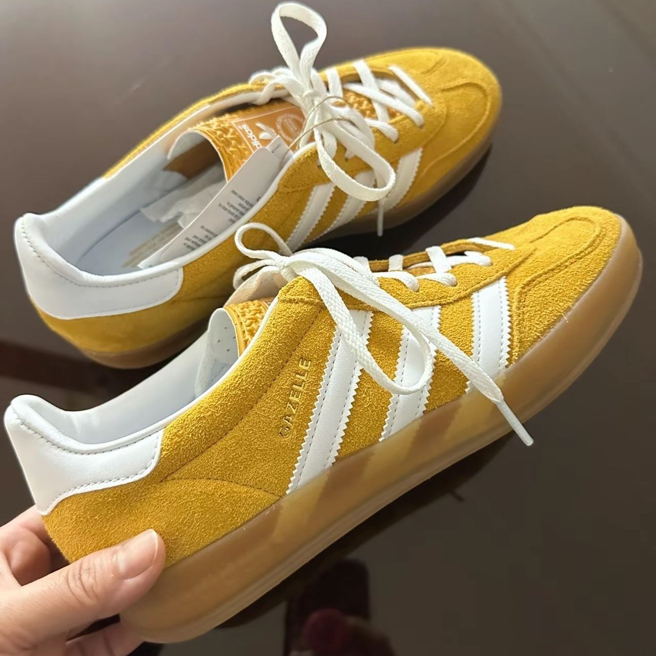 !adidas adidas Gazelle Indoor Orange Peel White (Women's) アディダス ウィメンズ レディース スニーカー ランニングシューズ