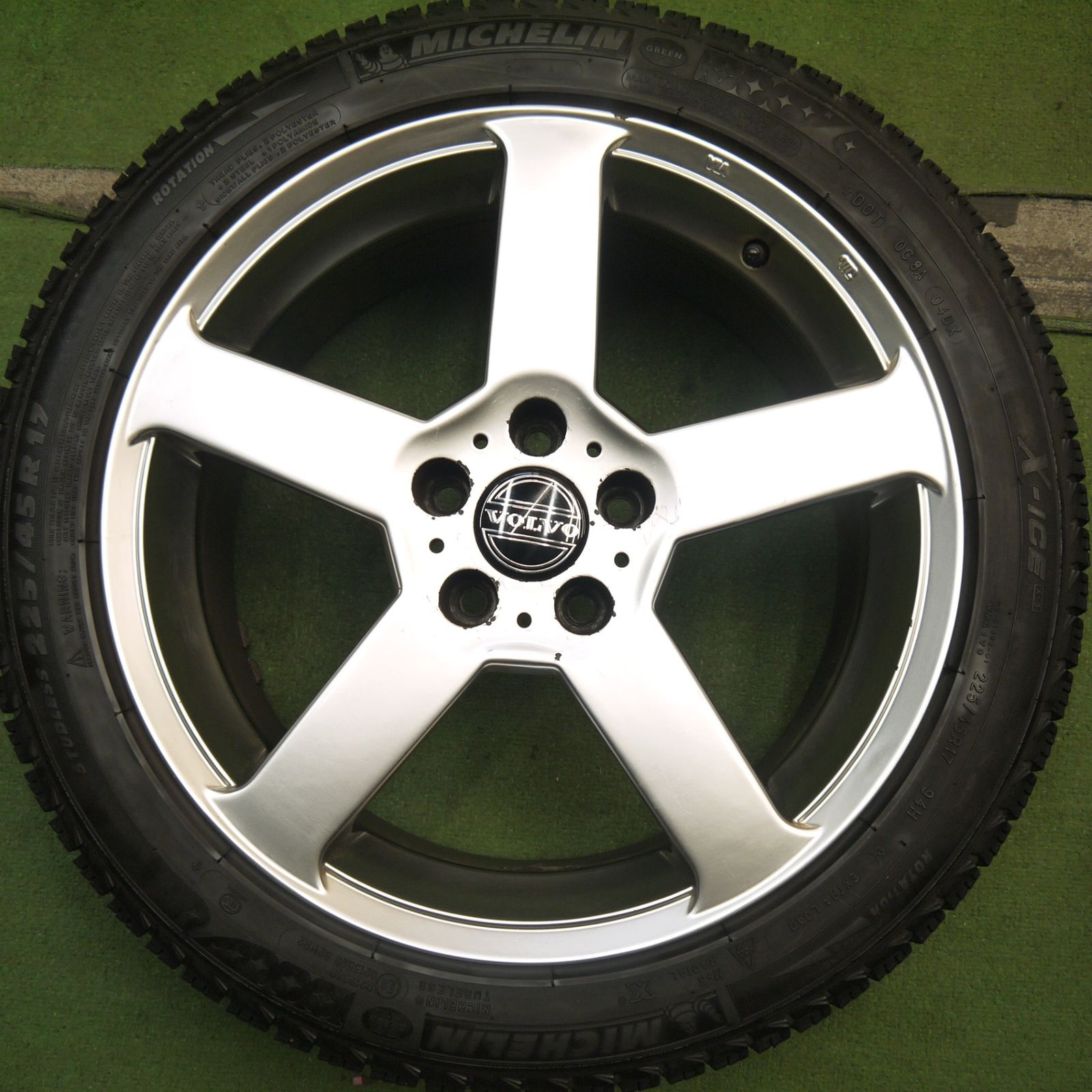 全国送料無料！ バリ溝 8.5分 ボルボ 等 225 45R17 スタッドレス ミシュラン X-ICE XI3 社外 アルミ 17インチ PCD108 5H 5091004Hス
