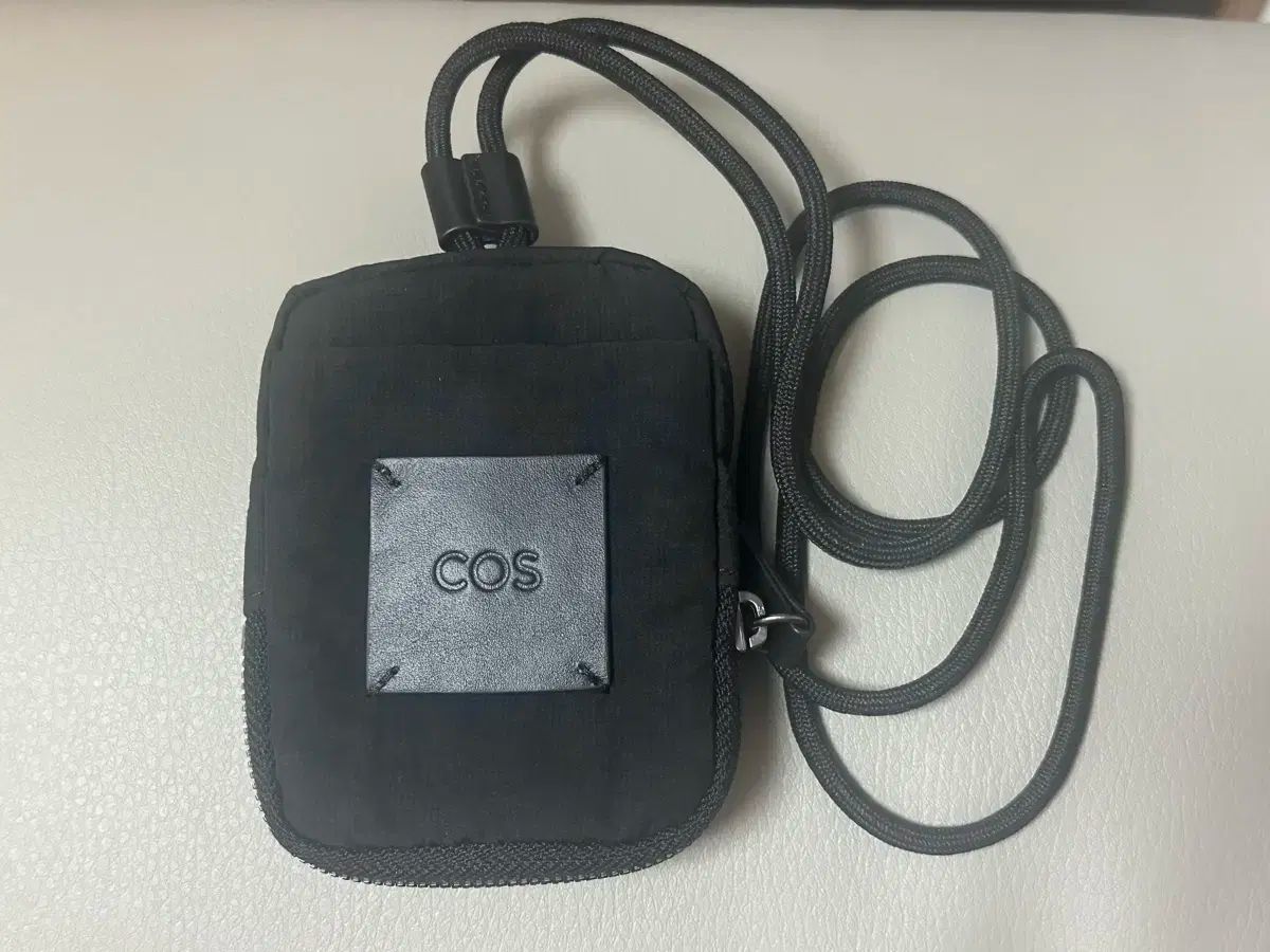 COS COS コス ミニ クロスボディバッグ ポーチバッグ ブラック