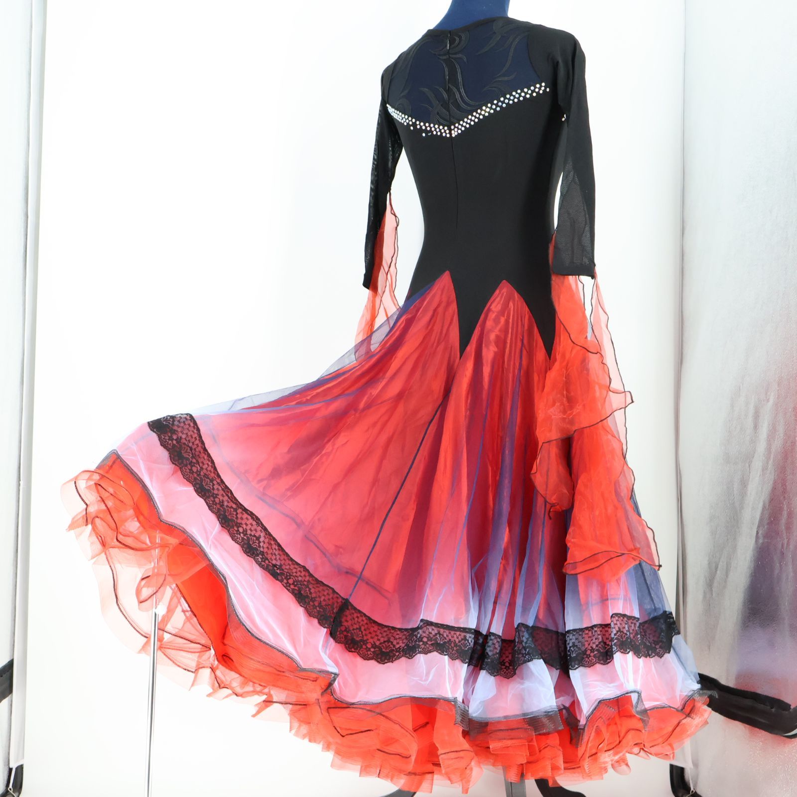 社交ダンス ドレス 黒と赤 フリル 社交ダンスドレス 赤・黒・白