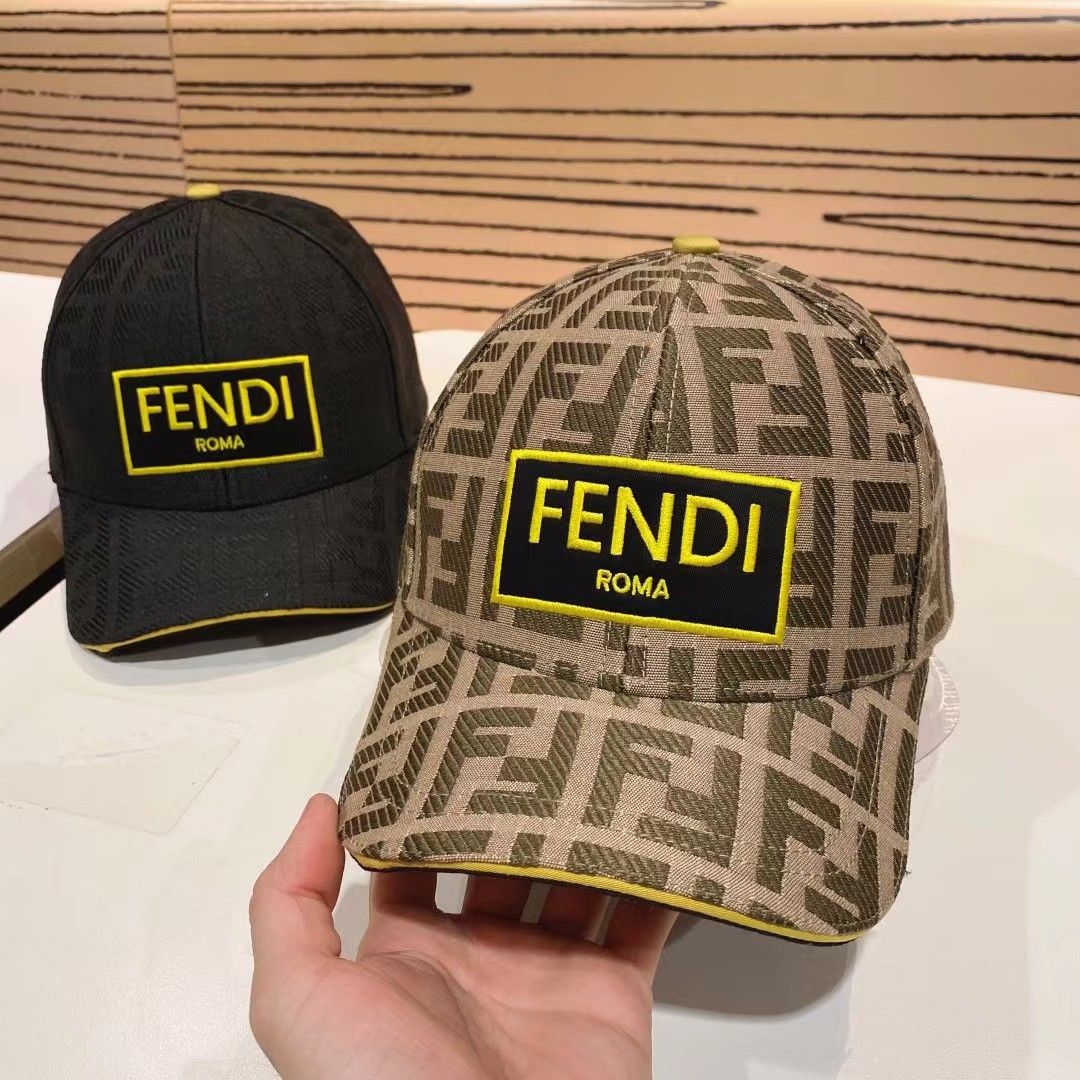 美品FENDI ROMA フェンディ ズッカ キャンバス レザー キャップ ズッカ柄デザイン帽子