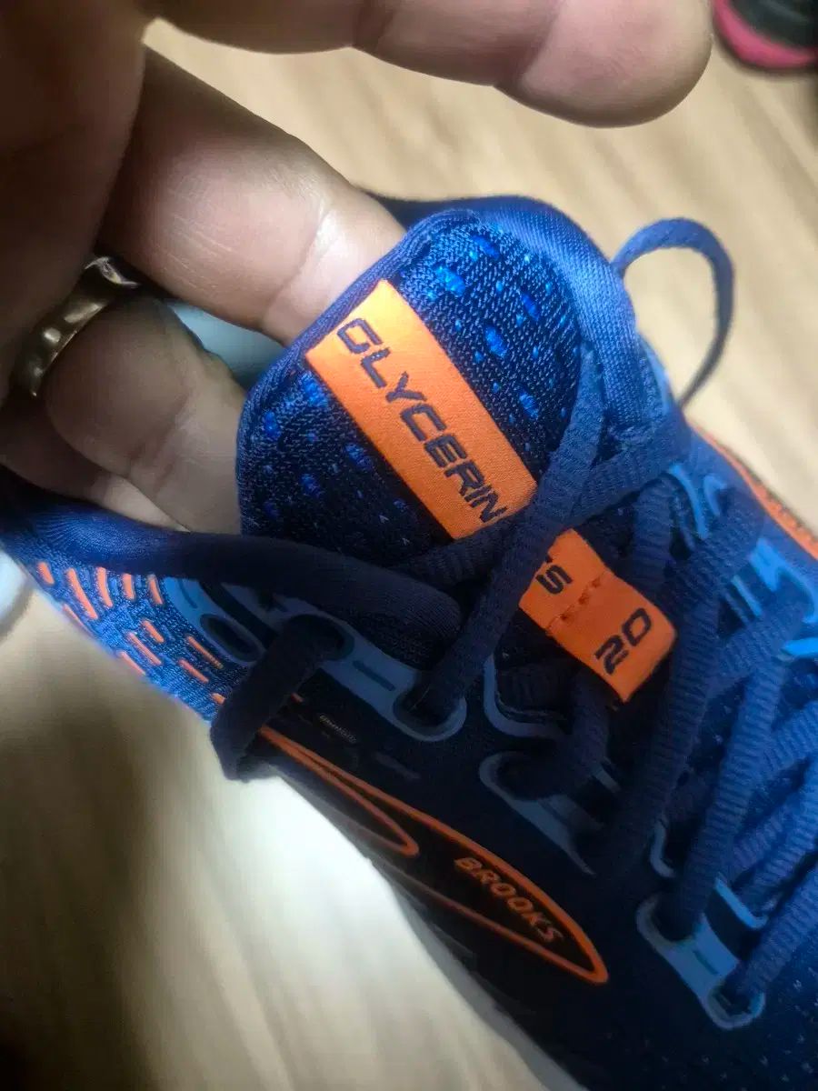 ランニングシューズ 275