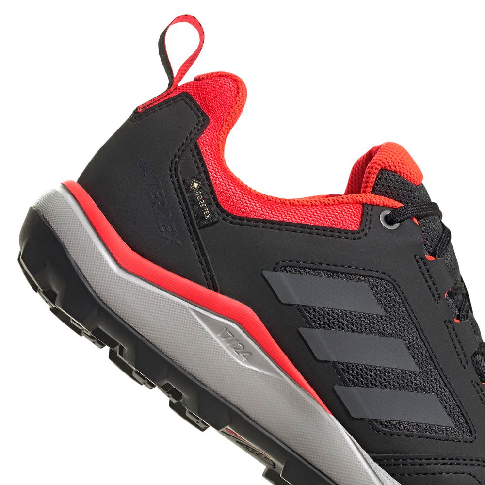 アディダス adidas