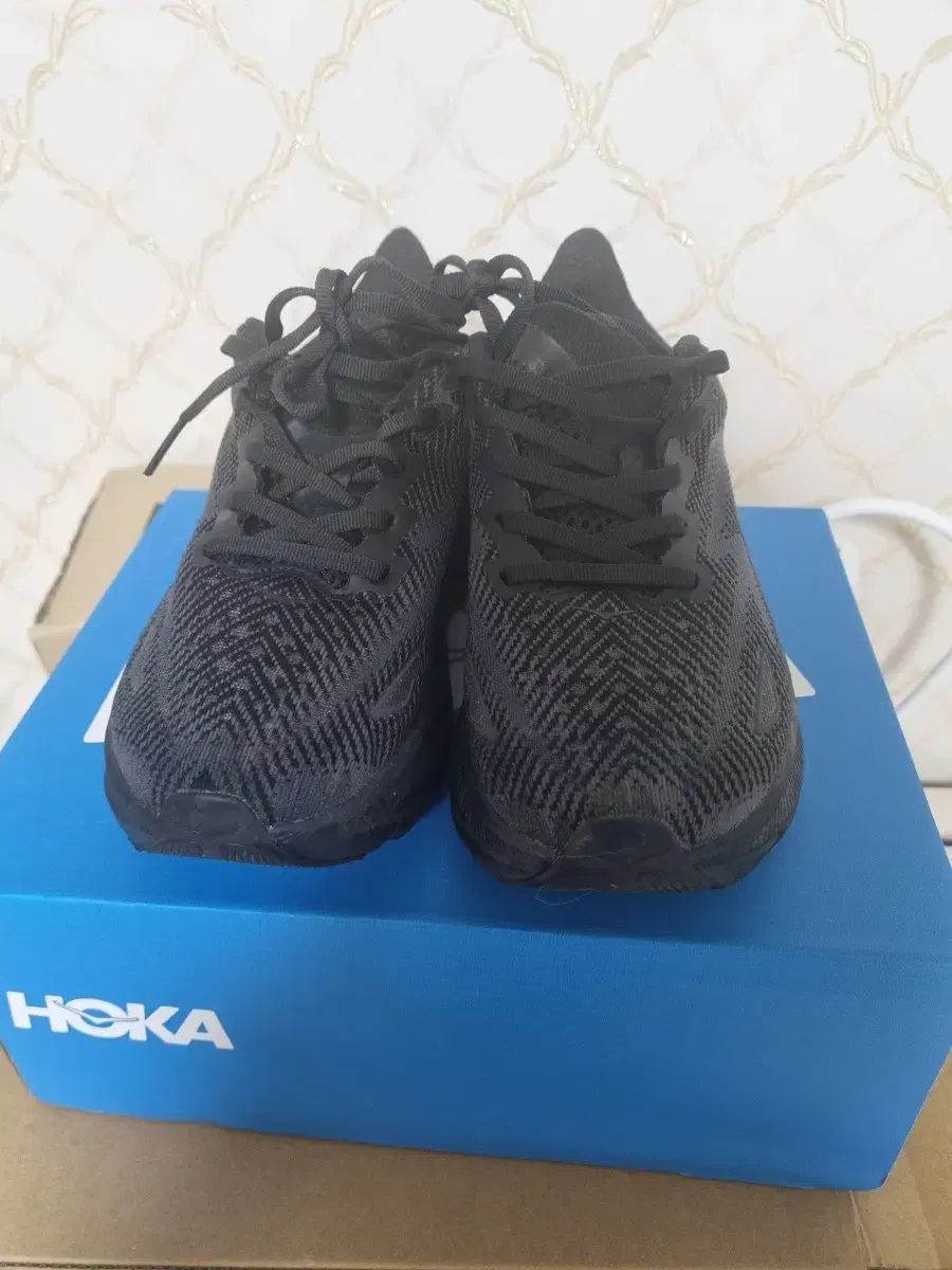 ホカオネオネクリフトン9 235