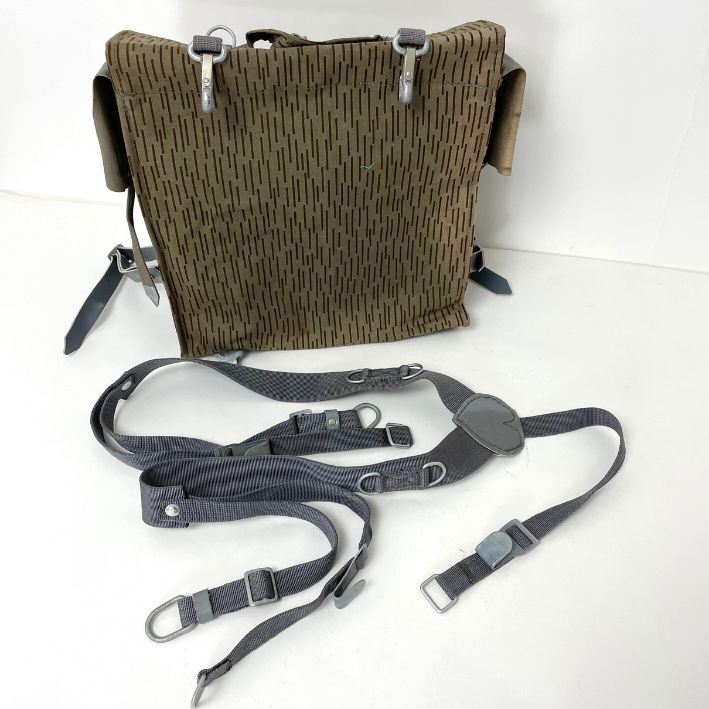 旧東ドイツ軍 NVA レインドロップカモ コンバット バックパック