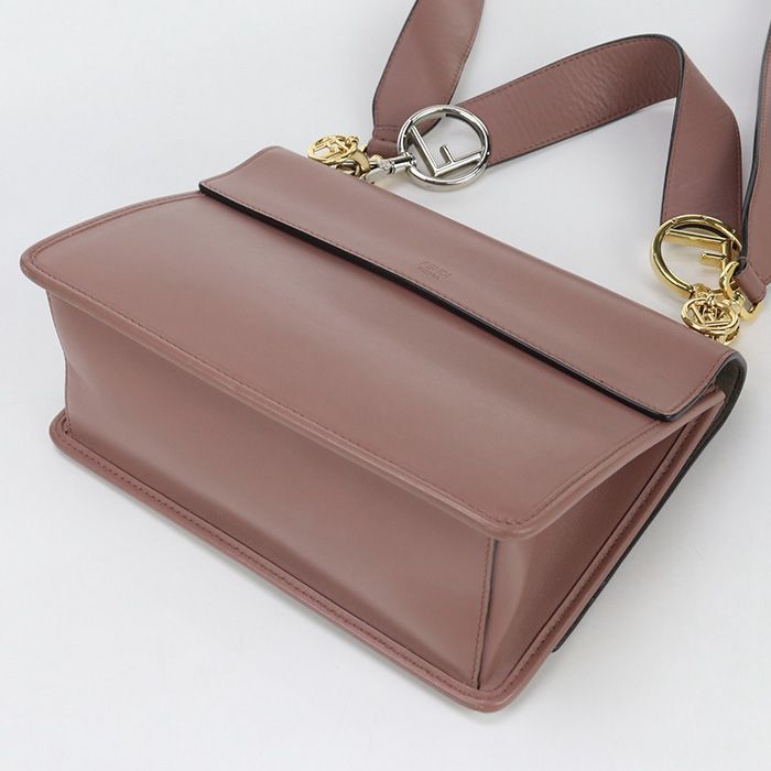 FENDI フェンディ