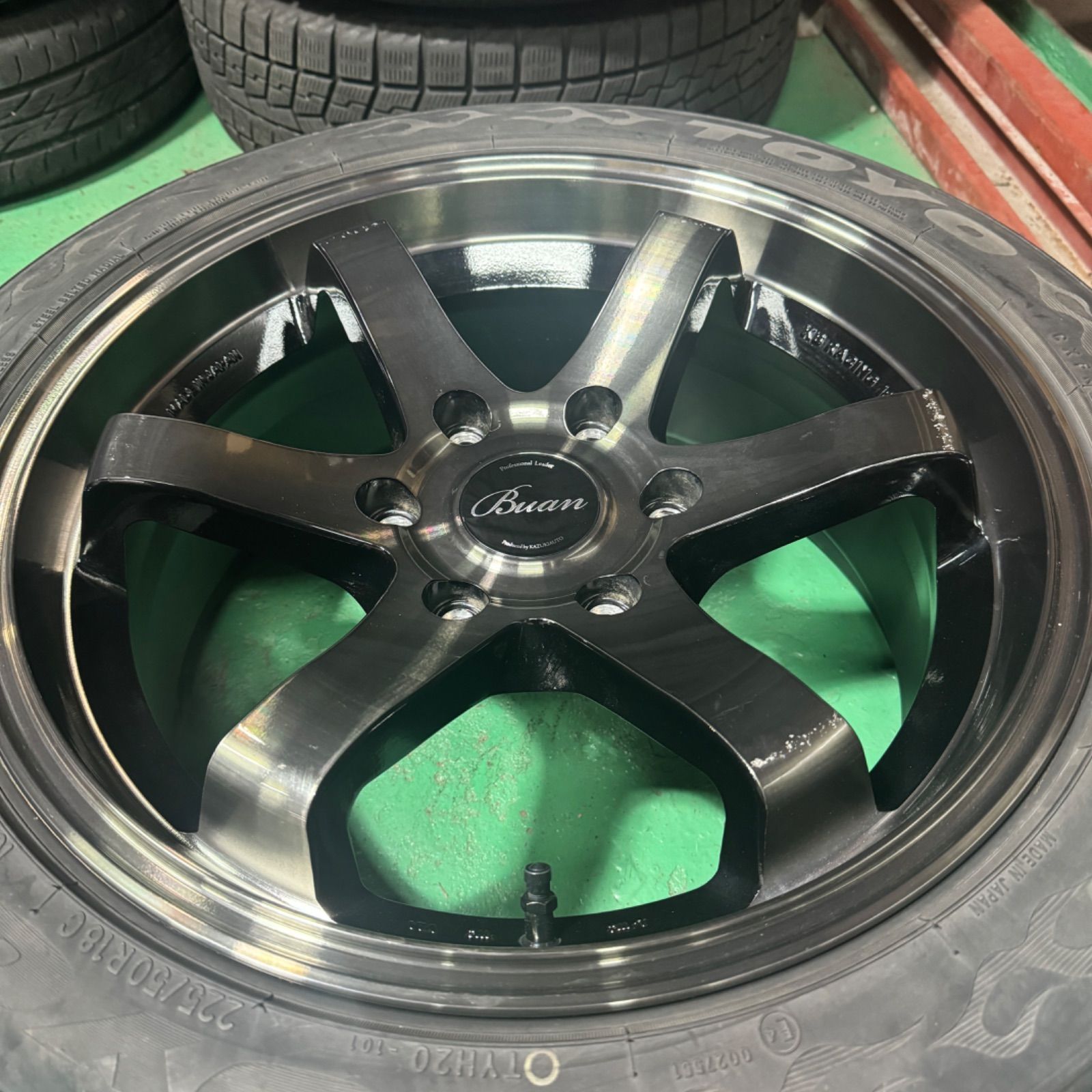 BUAN KBレーシング18 18インチ 8j +38 PCD139.7 トーヨータイヤ H20 