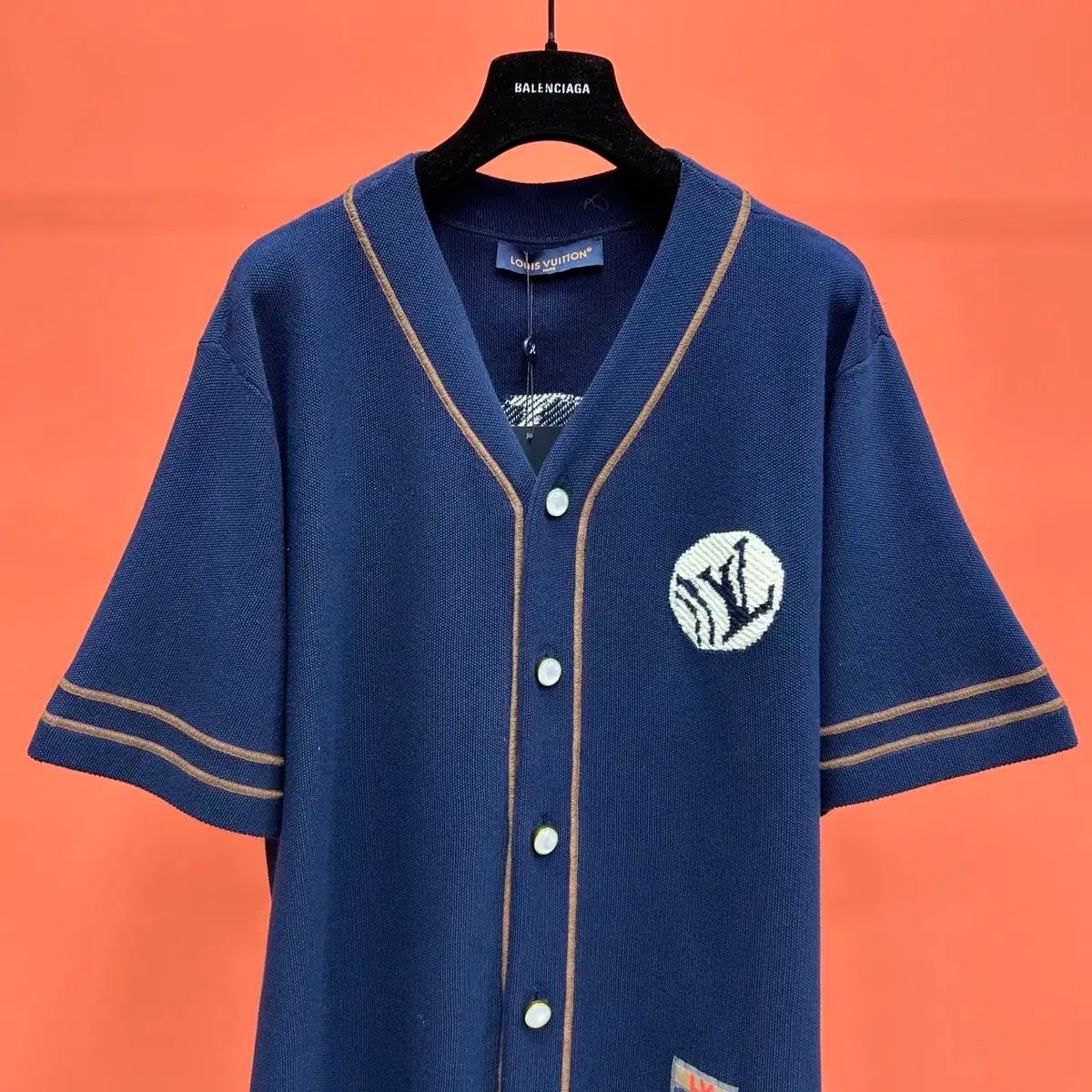 ルイヴィトン LVロゴ Vネック Tシャツ ネイビー コットン ルイヴィトン LVロゴ Vネック Tシャツ ネイビー コットン