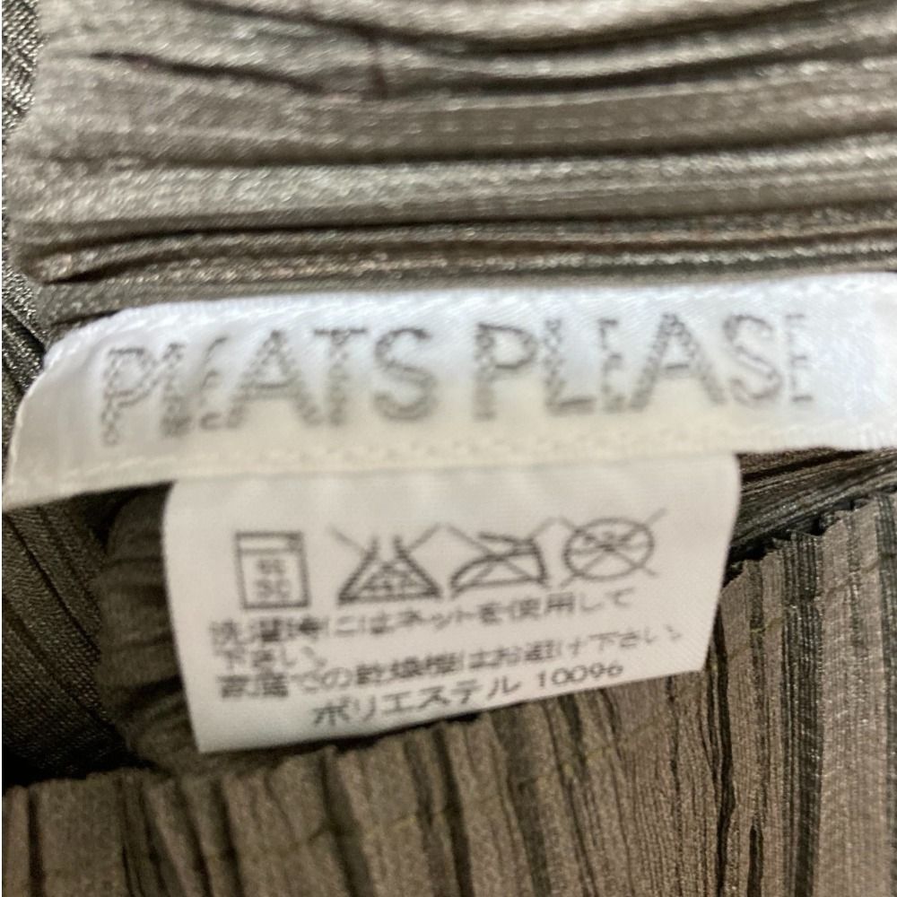 PLEATS PLEASE