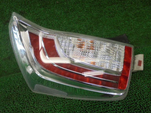 プリウス後期テールランプ左右セットZVW30 LED STANLEY47-55 プリウス後期テールランプ左右セットZVW30 LED STANLEY47-55