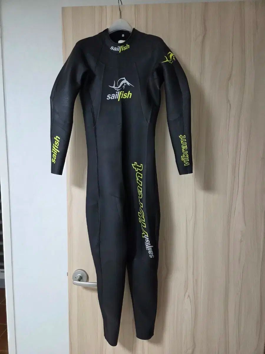 セイルフィッシュ Vibrant ブラック メンズ スーツ S