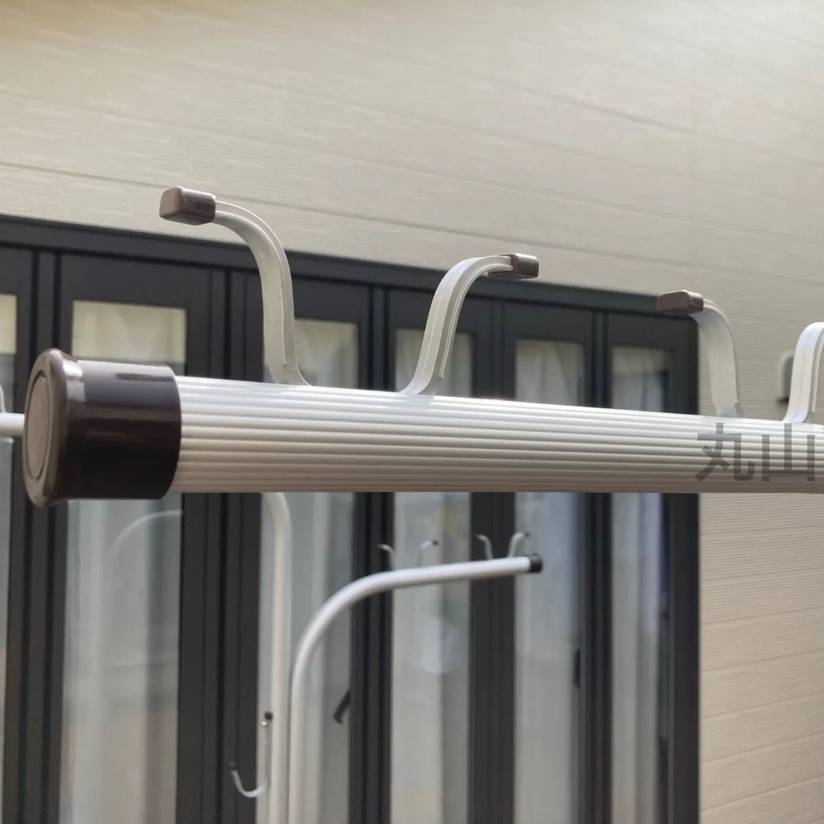 屋外用 硬質アルミ製 物干し台 段違いF型 シルバー 銀色 屋外用 ベース石付き 2本1組