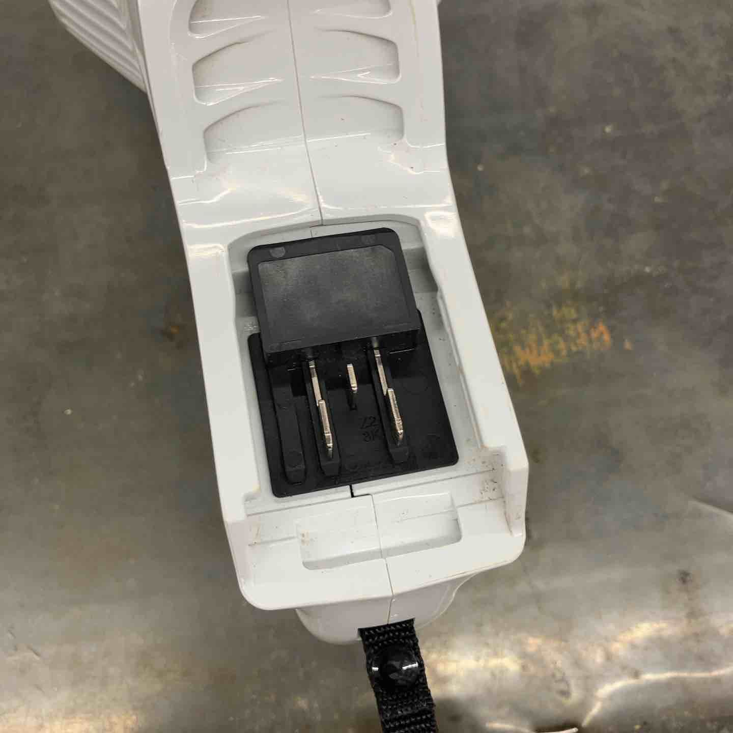生活家電 ☆マキタ(makita) コードレスクリーナー CL107FDSHW【戸田店】