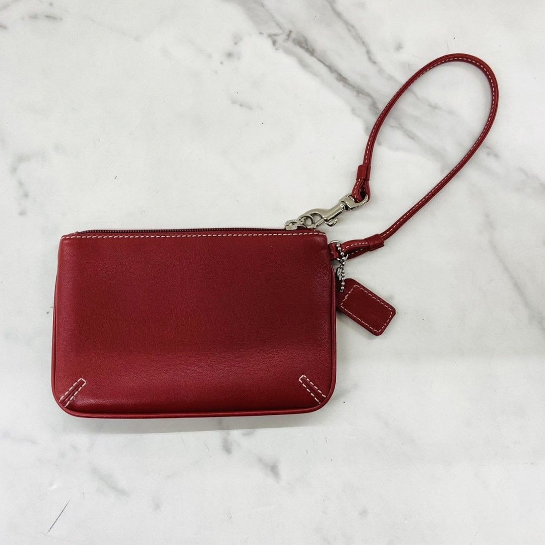 COACH コーチ レザーフラットポーチ ストラップ付き 小物入れ