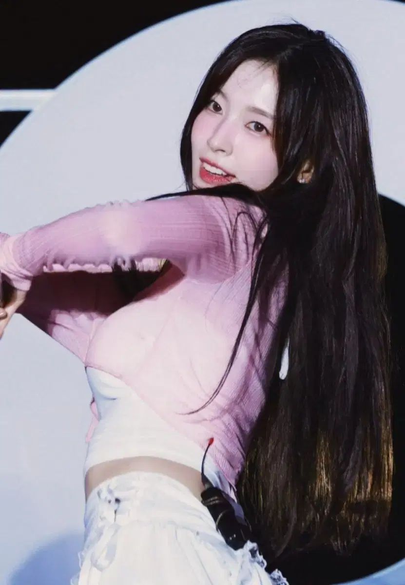 OH MY GIRL オーマイガール アリン ARIN イェウォン ピンク シースルー Tシャツ