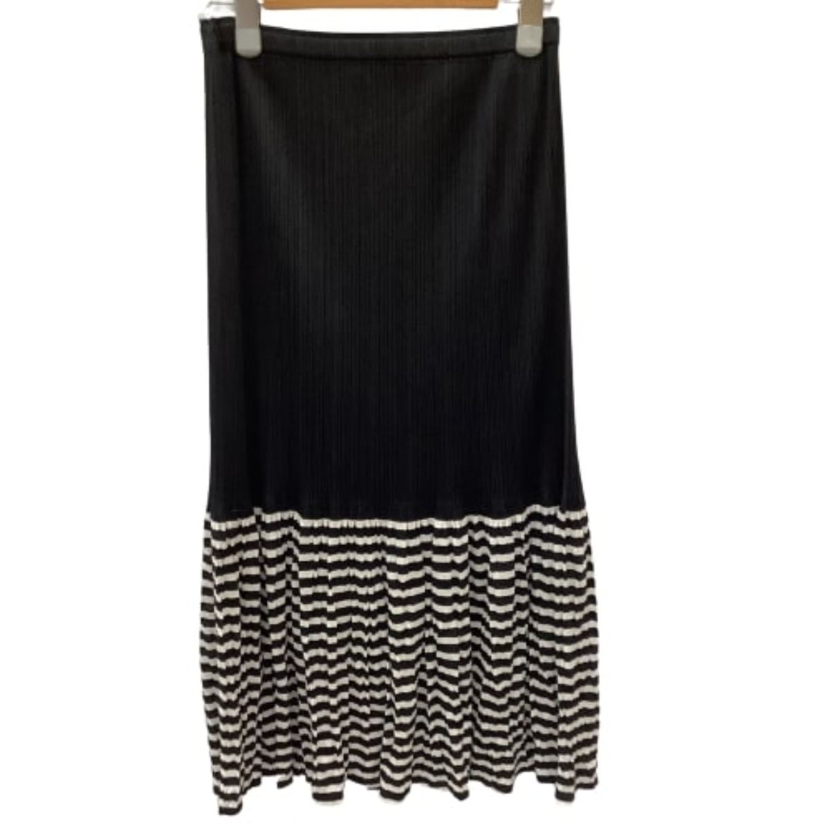 me ISSEY MIYAKE イッセイミヤケ　ストライプスカート Fサイズ ♪♪ISSEY MIYAKE イッセイミヤケ PLEATS PLEASE ロングスカート