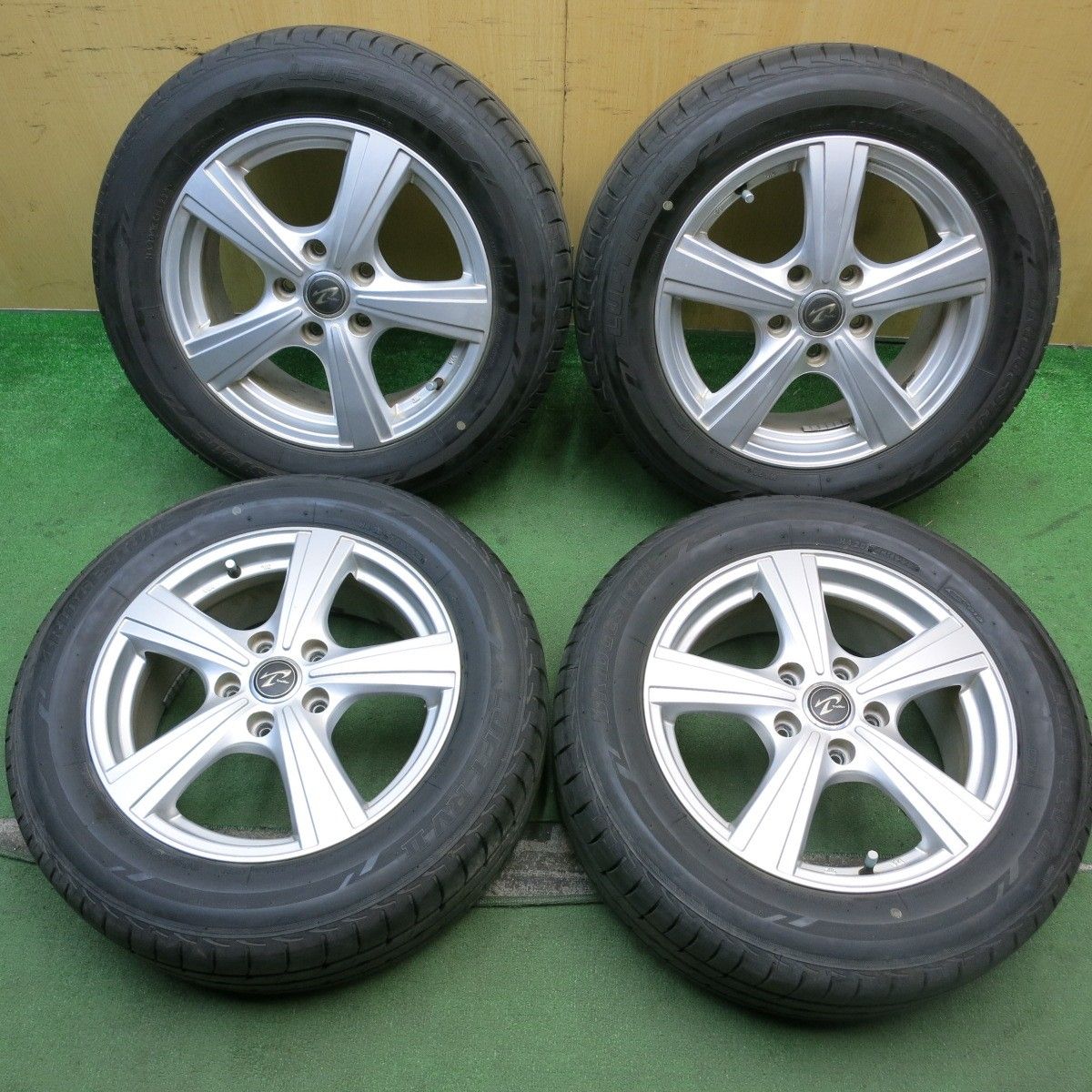 バリ溝 23年 9.5分 205 60R16 ブリヂストン LUFT RV2 Treffer トレファー 16インチ PCD114.3 5H 5092706HAノ