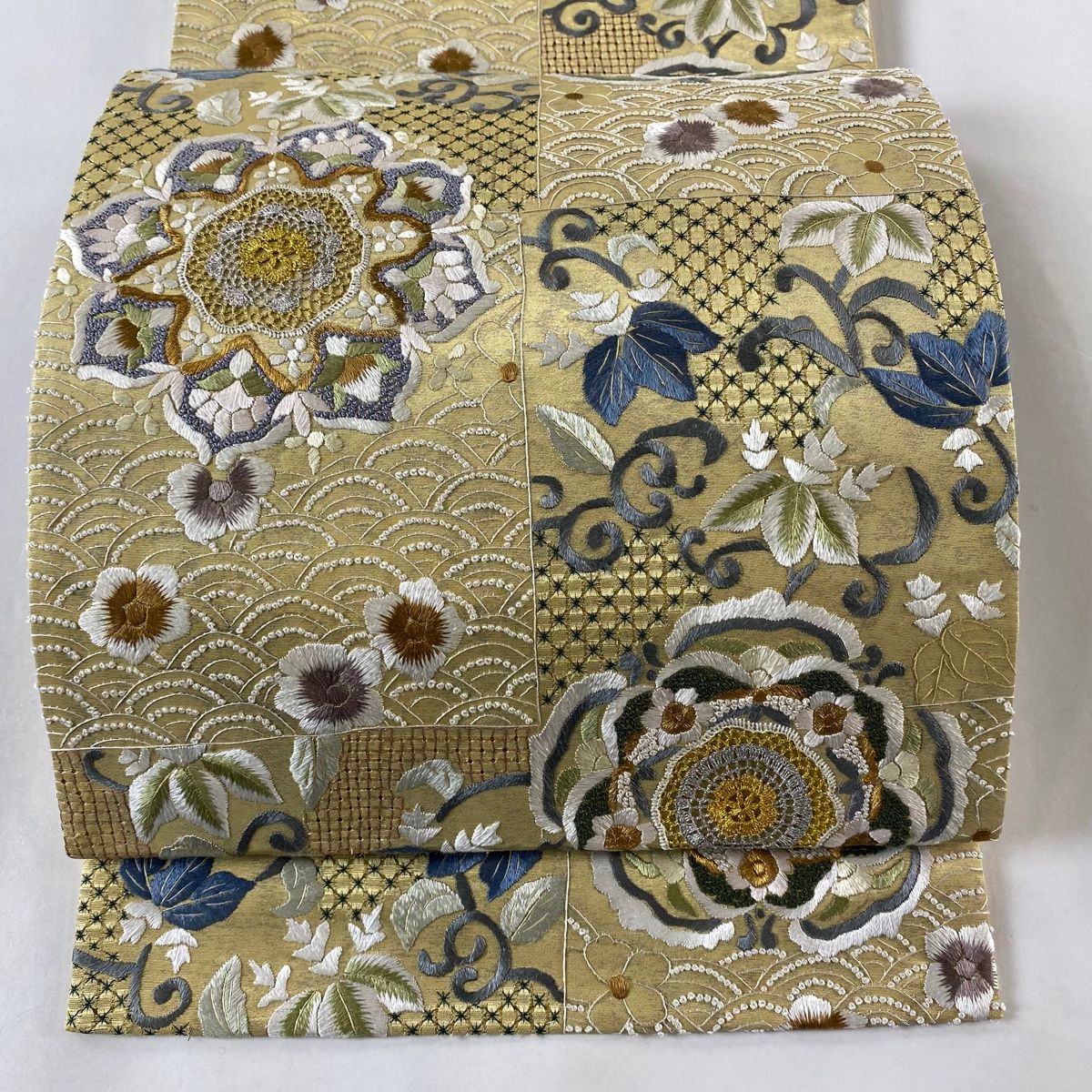 袋帯 美品 逸品 華文 花唐草 金銀糸 刺繍 ベージュ 六通 正絹