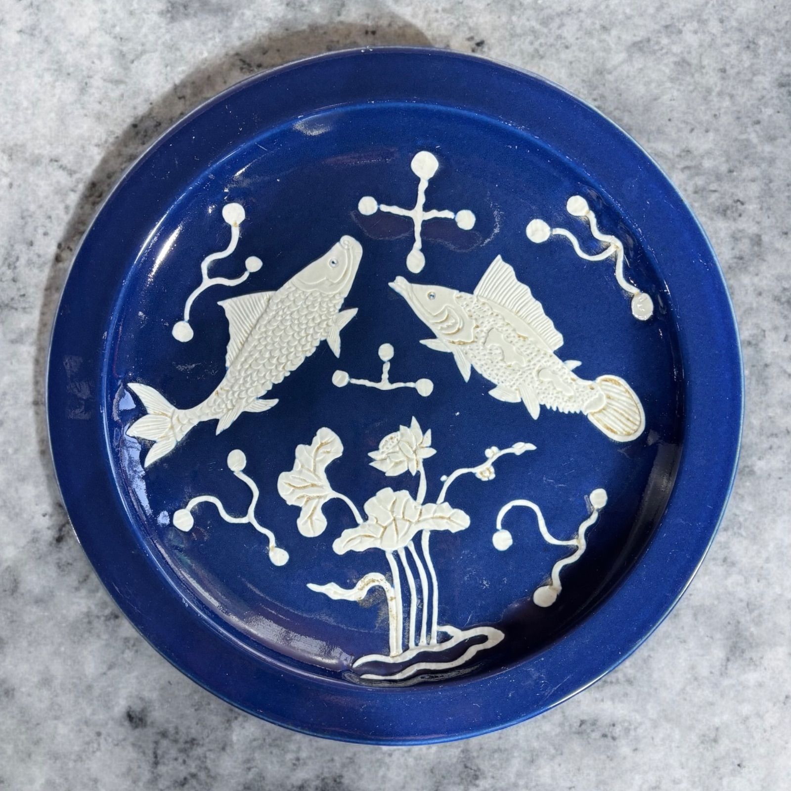 時代物 瑠璃釉 中国陶磁器 大皿 [魚 草花] 丸皿 縁起物 中国美術 盛り 