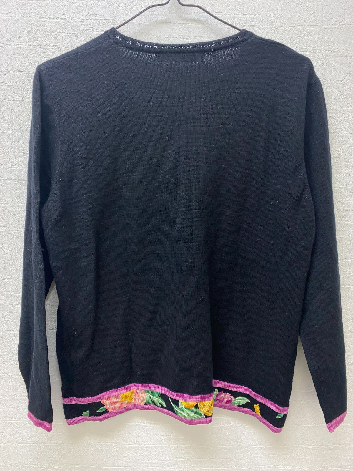 マカ99 超美品 レオナール 長袖トップス ブラック 花柄 シルク混 Mサイズ マカ99 超美品 レオナール 長袖トップス ブラック 花柄 シルク混
