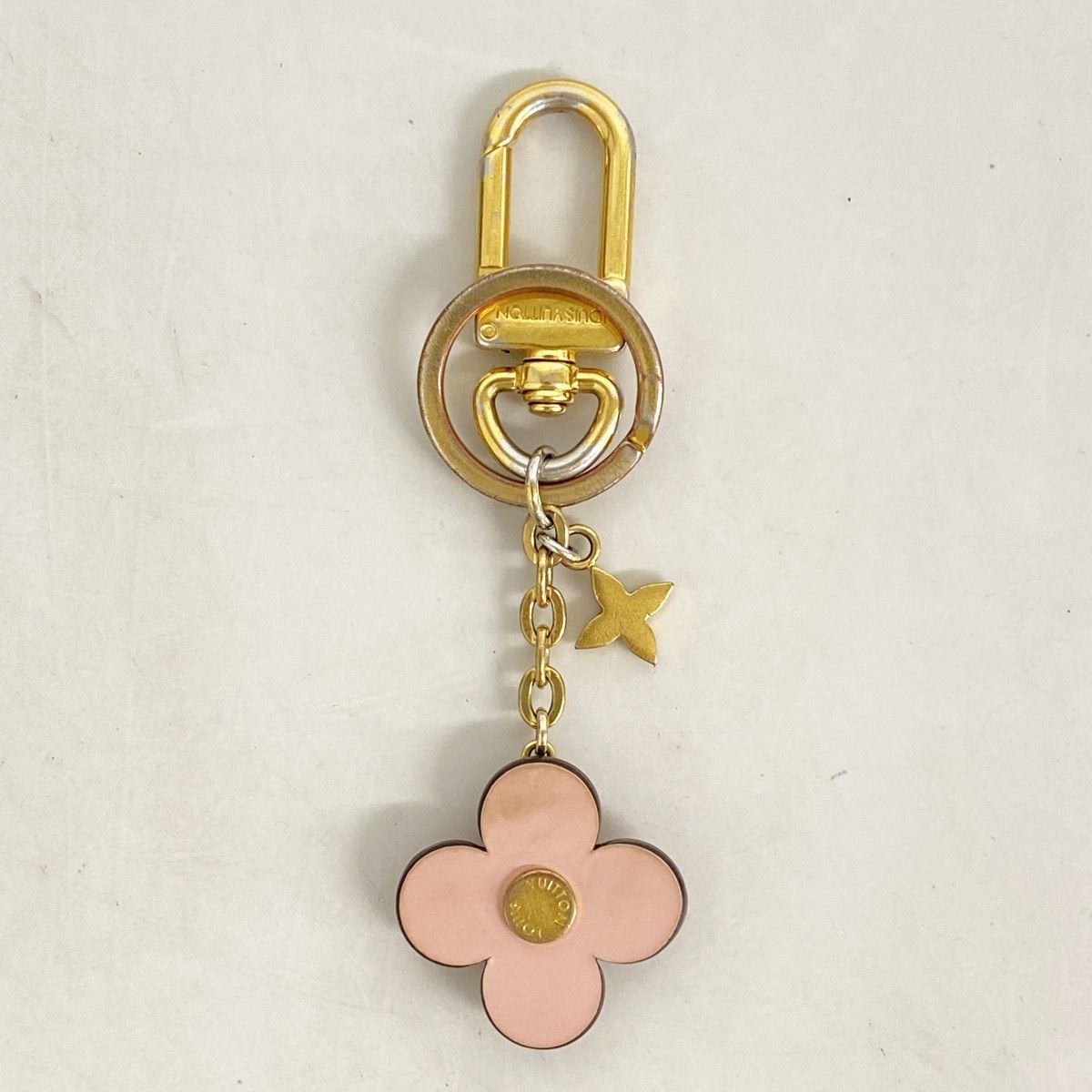 Louis Vuitton ピンク キーホルダー LOUIS VUITTON チャーム フラワー ピンク キーホルダー