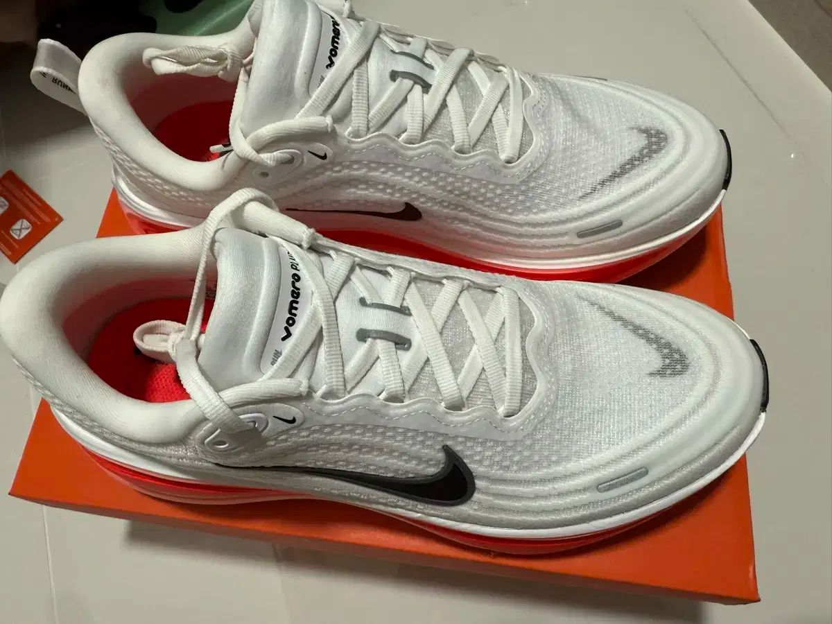 【使用1キロのみ】NIKE ボメロプラス 使用1キロのみ】NIKE ボメロプラス