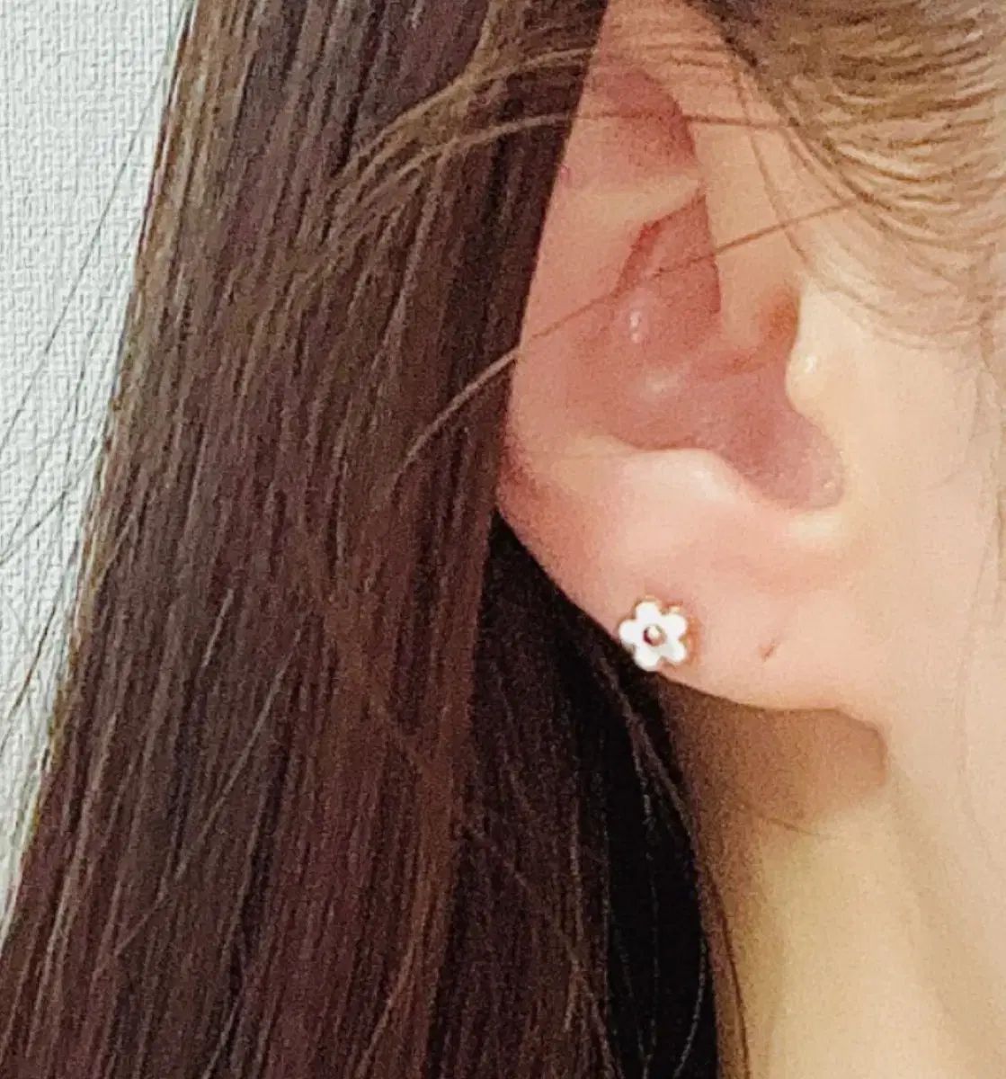 デイジー 14kgf（8mm フラワーピアス 透明クリスタル 花ピアス