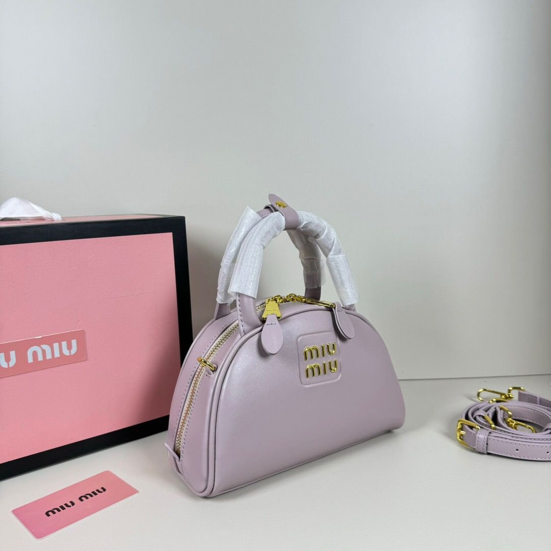 即購入不可！！miumiuのバッグです - メルカリ