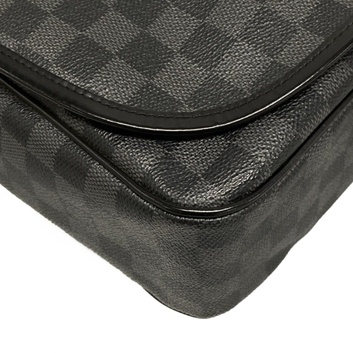 ダミエグラフィット