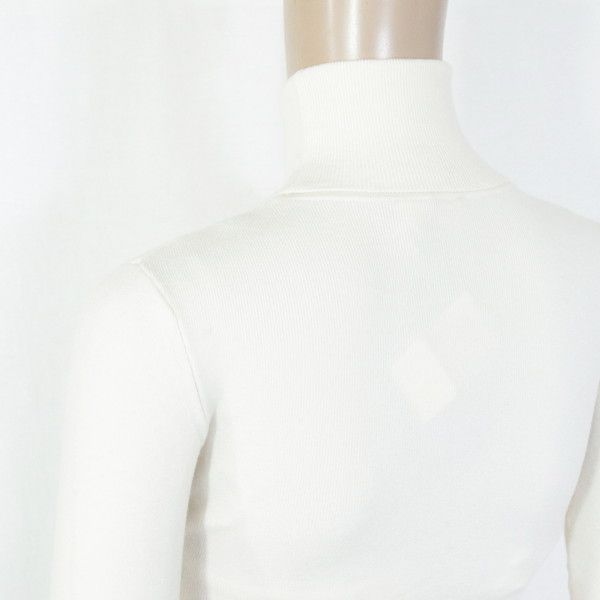 ショート丈ニット