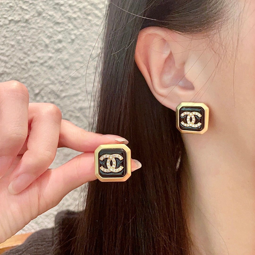今日特価】Chanel ヴィンテージ ダブル C ピアス 送料無料！在庫