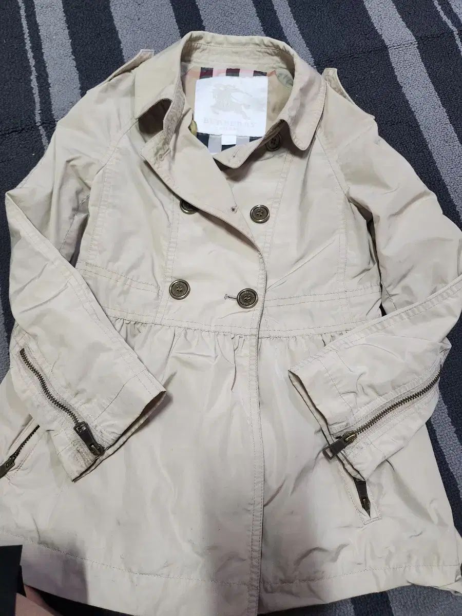 高品質，限定セール BURBERRY(バーバリー ) 子供用ジャケット その他