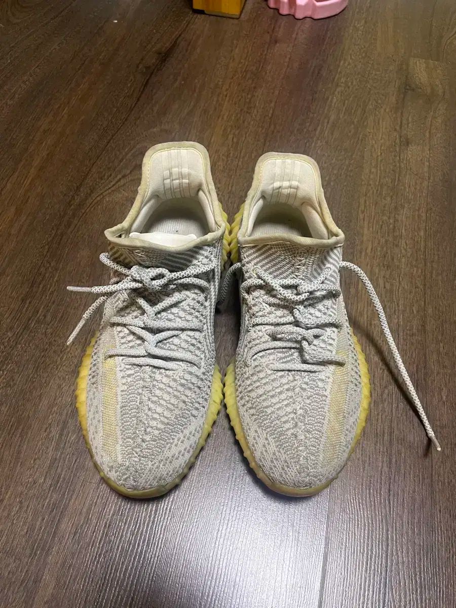 adidas アディダス イージーブースト 350 V2 ランドマーク 255