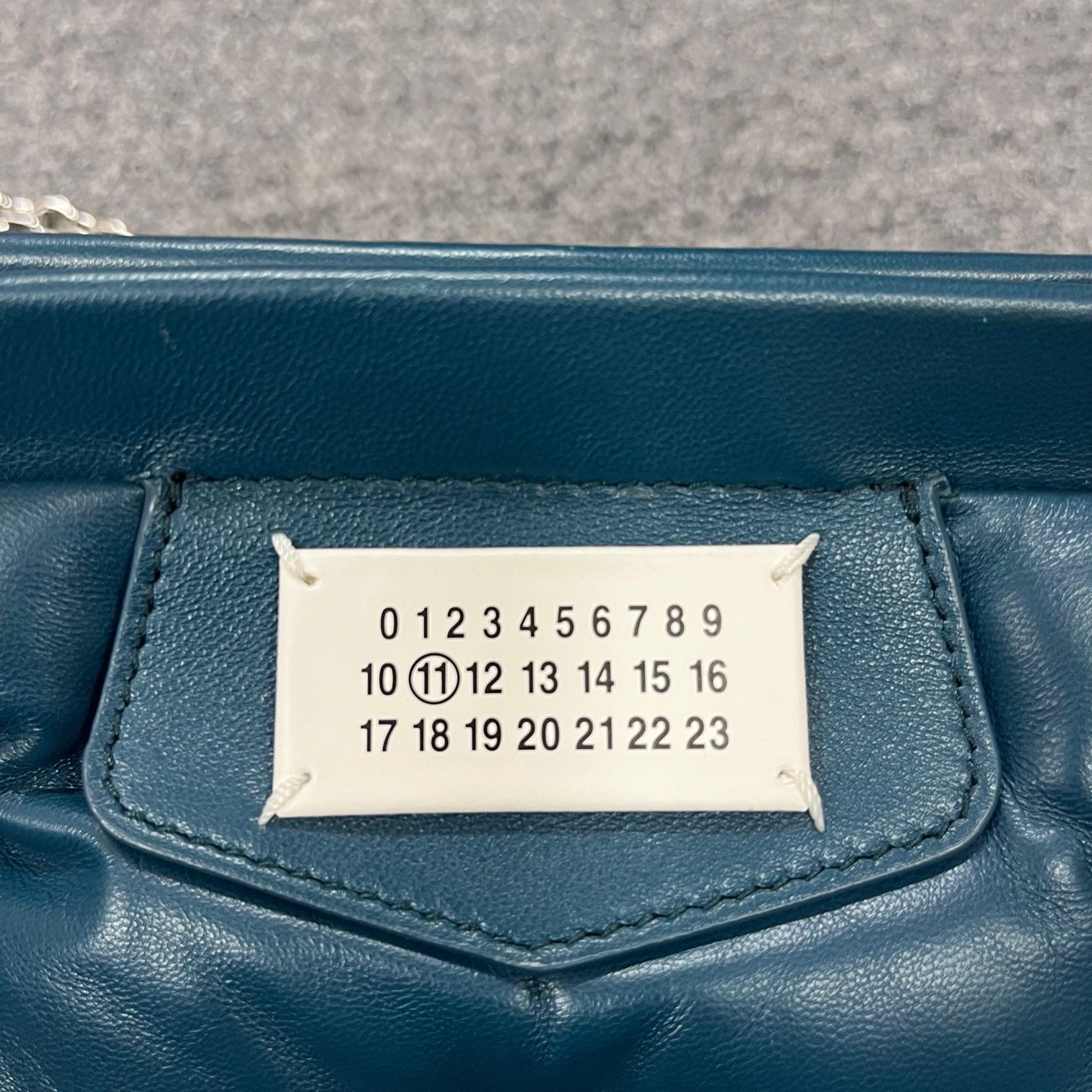 美品 Maison Margiela 11 GLAM SLAM グラムスラム チェーン レザー ショルダーバッグ メゾンマルジェラ S56WF0161  P4300 ブルー系 65965A - メルカリ