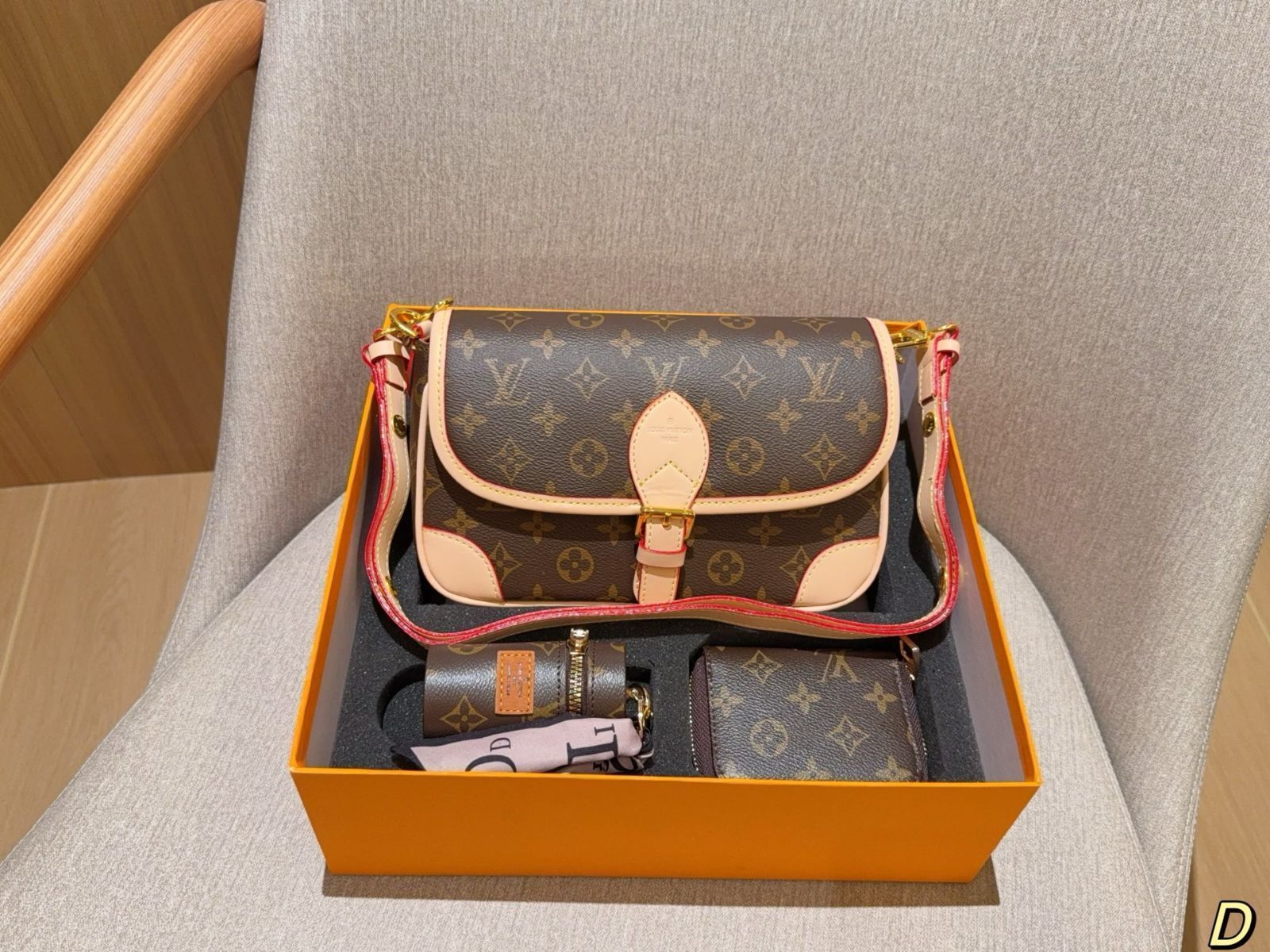 【鑑定済】ルイヴィトン モノグラム ポーチ バケット付属 小物入れ メイクポーチ 美品】LOUIS VUITTON ルイヴィトン モノグラム バケット付属