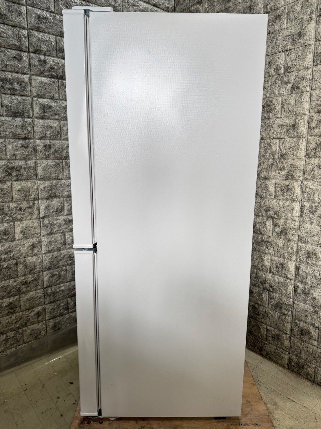 大阪送料無料★3か月保障付き★冷蔵庫★2021年★NTR-106WH★R-223 美品】大阪送料無料☆3か月保障付き☆冷蔵庫☆ニトリ☆2ドア☆2024年