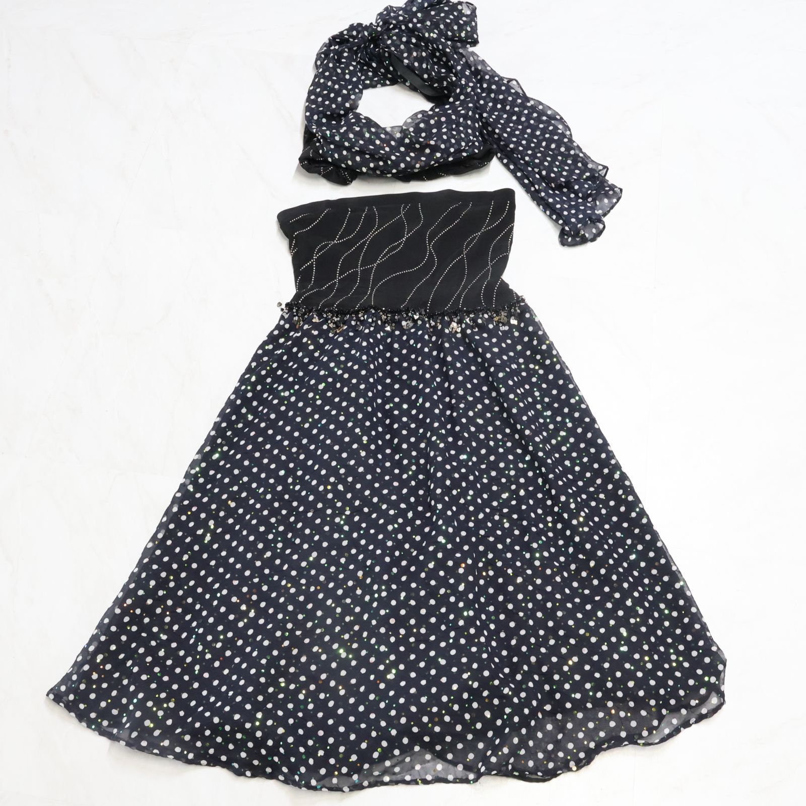 【ベリーダンス用 オリエンタル衣装】ブラック ビーズ×ストーン 黒 白 ドット柄 丸模様 レース生地 スパンコールラメ 可愛い シンプル 落ち着いた色合い ブラトップ スカート セット 軽い