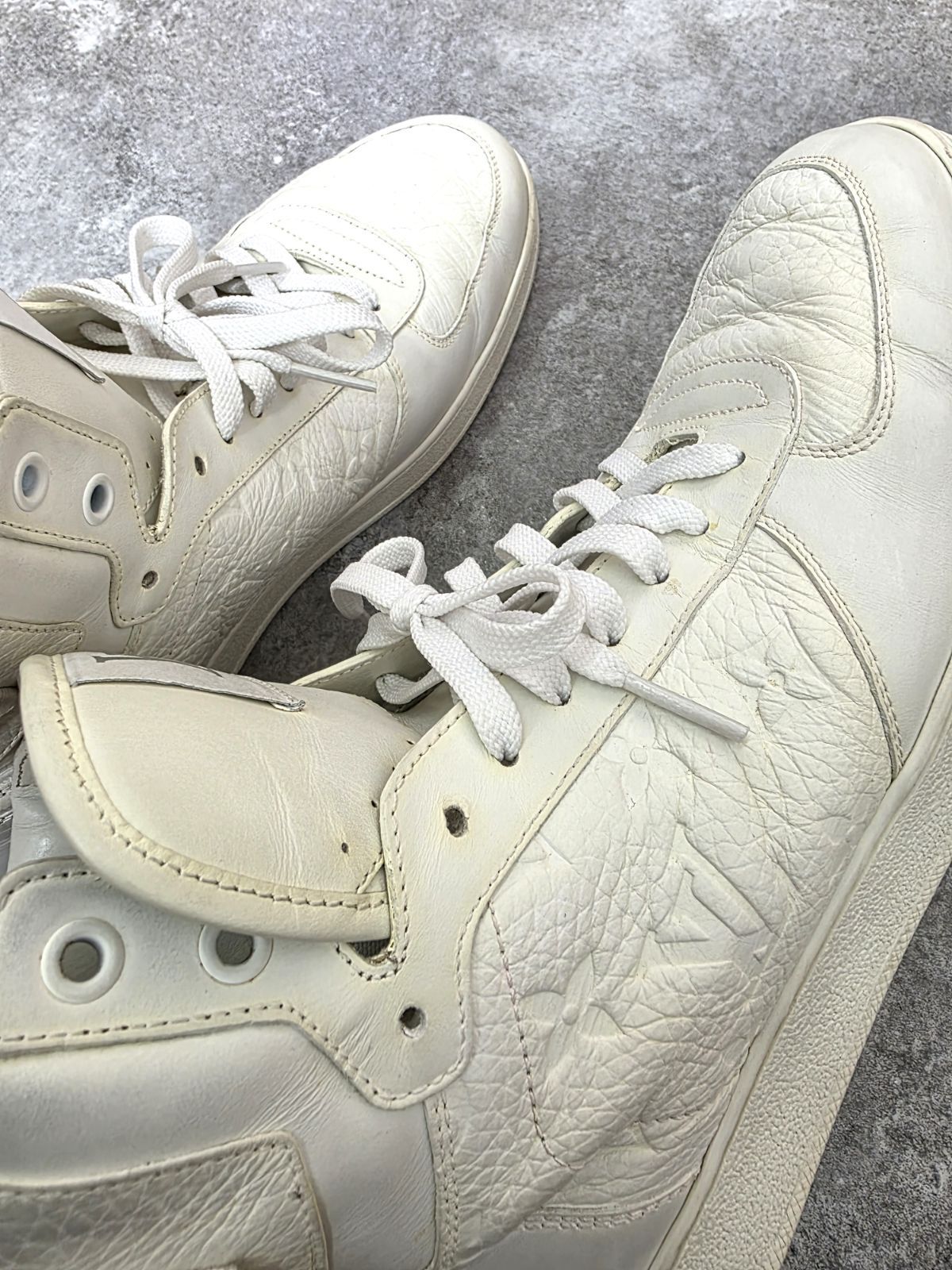 ☆ LOUIS VUITTON ルイ ヴィトン リヴォリ・ライン エンボス